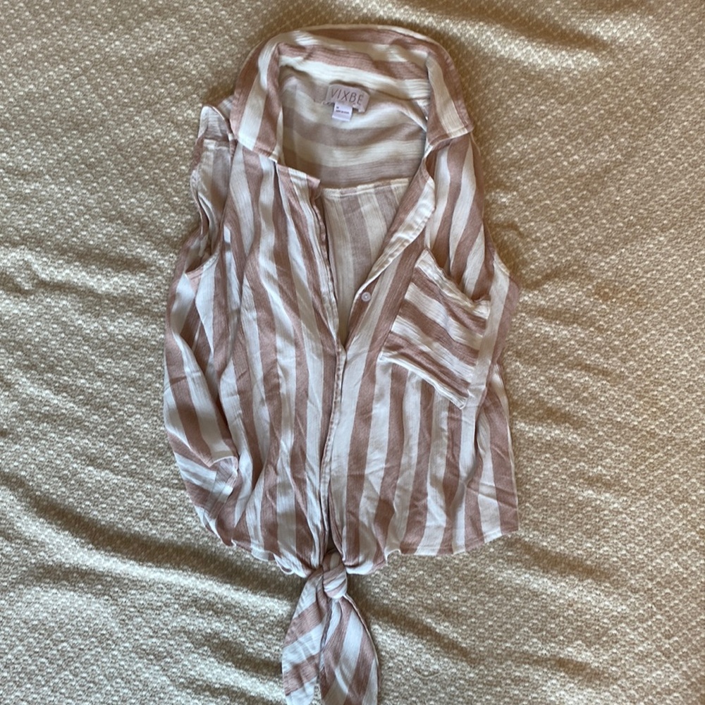 Knotted Sleeveless Shirt